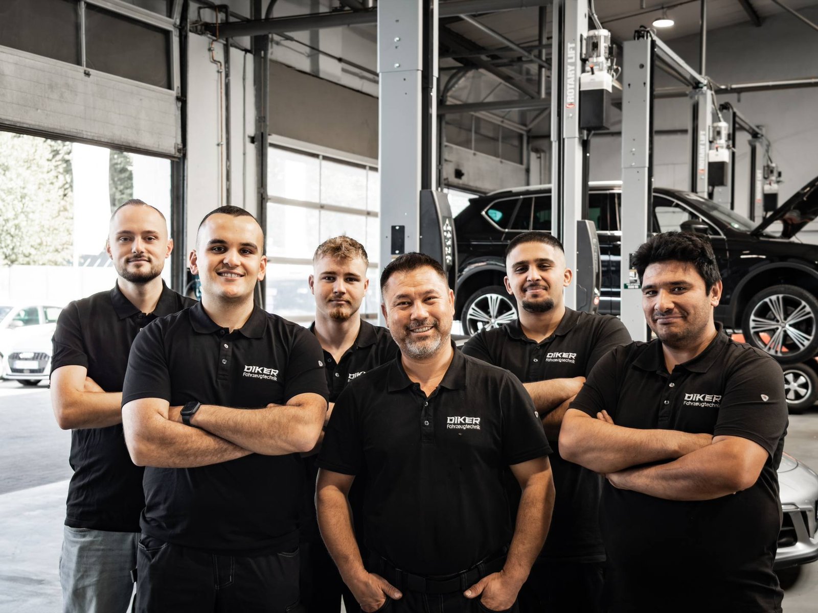 Das Team von Diker Fahrzeugtechnik in der Werkstatt in Hückelhoven